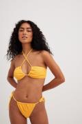 Jessica Haller x NA-KD Bikinitruse med struktur - Yellow
