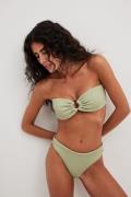 NA-KD Swimwear Bikinitruse med ringdetaljer - Green