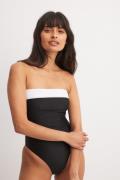 NA-KD Bandeau-badedrakt med panel - Black