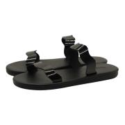 Stilige svarte sandaler med mini-plattformsåle