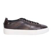 Sporty Brune Sneakers med Logo Detalj