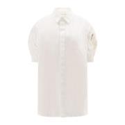 Hvit kortermet skjorte med skjult knappelukking