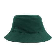 Grønne hatter og luer med EKD-broderi
