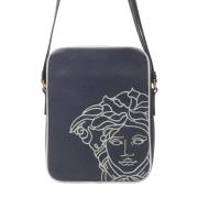 Marinebla skinn Versace Crossbody veske