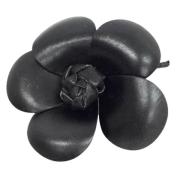 Pre-owned Leather brooches