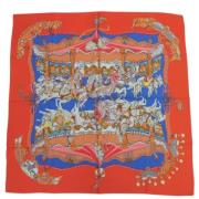 Pre-owned Silk scarves