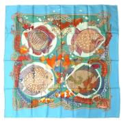 Pre-owned Silk scarves