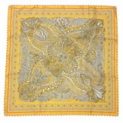 Pre-owned Silk scarves