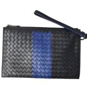 Pre-owned Fabric clutches