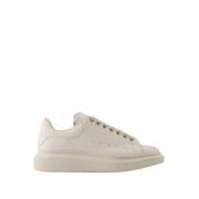 Beige Skinn Oversized Sneakers