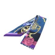 Pre-owned Silk scarves