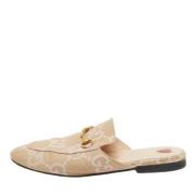 Pre-owned Canvas sandals