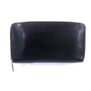 Pre-owned Leather wallets