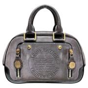 Pre-owned Leather handbags