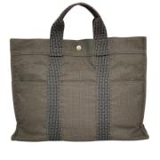 Pre-owned Canvas shoulder-bags