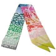 Pre-owned Silk scarves