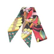 Pre-owned Silk scarves