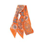 Pre-owned Silk scarves