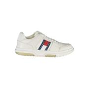 Hvite polyester sneakers med lisser, kontrastdetaljer, trykk, logo