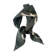 Pre-owned Silk scarves