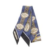 Pre-owned Silk scarves