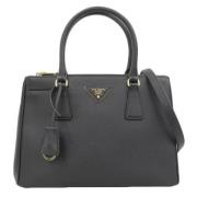 Pre-owned Leather handbags