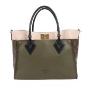 Pre-owned Leather handbags