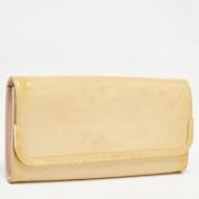 Pre-owned Leather clutches