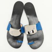 Pre-owned Fabric sandals