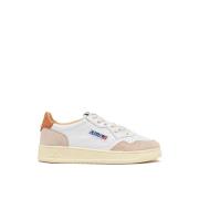 Hvite skinn sneakers med beige semsket detaljer