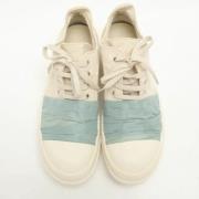 Pre-owned Canvas sneakers