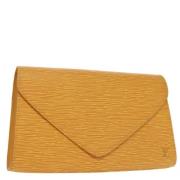 Pre-owned Leather clutches