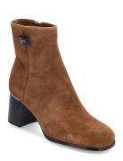 Ranya - Ankle Bootie Brown DKNY