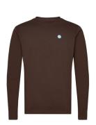 Viggo Badge Long Sleeve - Regenerat Brown Knowledge Cotton Apparel