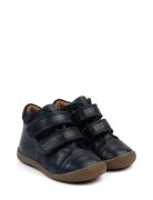 Starters™ Velcro Navy Pom Pom