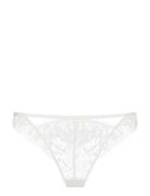 Kinsley String White Dorina