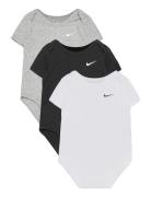 Nkb 3Pk Swoosh Bodysuit Bodies Short-sleeved Multi/patterned Nike