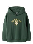 Nkmvelten Ls Rlx Sweat Wh Unb Tops Sweat-shirts & Hoodies Hoodies Gree...