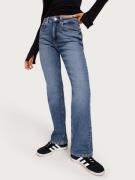 Only - Straight leg jeans - Medium Blue Denim - Onleverly Mw Mini Boot...