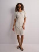 Object Collectors Item - Korte kjoler - White Sand - Objcilia S/S Drss...