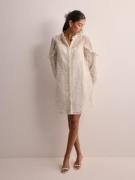 Neo Noir - Korte kjoler - Ivory - Abby Embroidery Dress - Kjoler