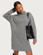 Nelly - Grå - Turtle Neck Loose Dress