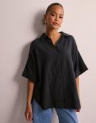 JJXX - Svart - Jxmia Ss Muslin Shirt Wvn