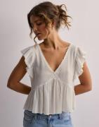 Nelly - Hvit - Cute Frill Top