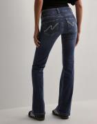 Nelly - Blå - Low Waist Bootcut Stitch Jeans