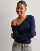 Nelly - Blå - Luxurious Ultra Soft Shoulder Top