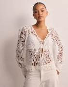 Vero Moda - Hvit - Vmnikki Lace Ls V-Neck Top Wvn