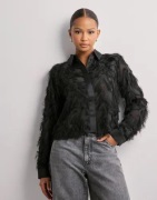 Selected Femme - Svart - Slfmyline Ls Fluffy Cropped Shirt B