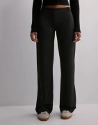 Nelly - Svart - Keep It Up Low Waist Suit Pants