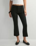Nelly - Svart - Kick Flare Suit Pants